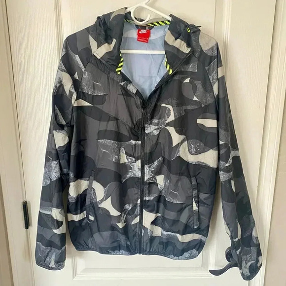 Nike Other - Nike Track & Field Windrunner Camo Mens XL Windbreaker Lightweight Packable